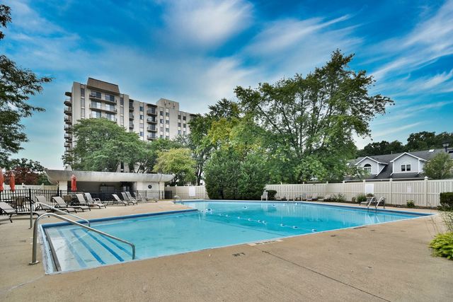 190 S Wood Dale Road 902, Wood Dale, IL 60191