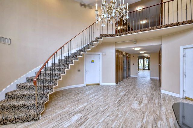 190 S Wood Dale Road 902, Wood Dale, IL 60191