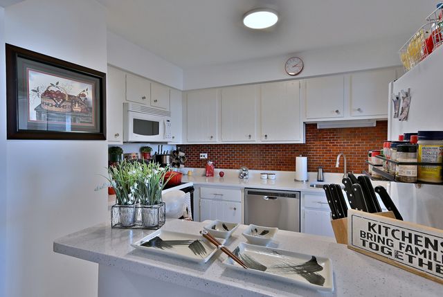 190 S Wood Dale Road 902, Wood Dale, IL 60191