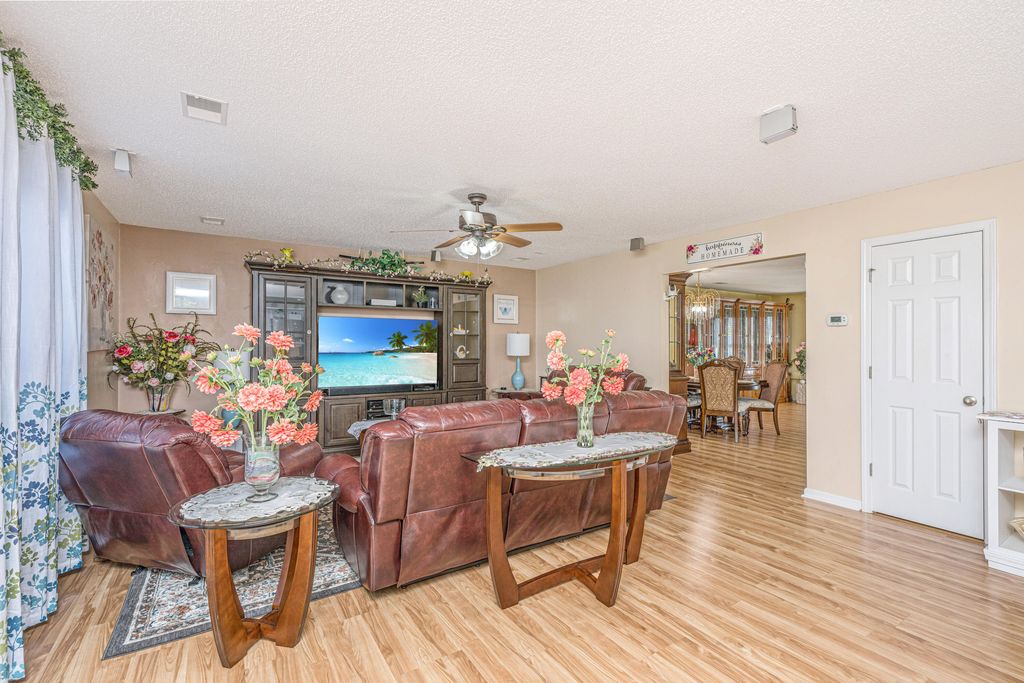 Image 16 of property listing at 1138 Moss Grove Drive, Moncks Corner, SC 29461