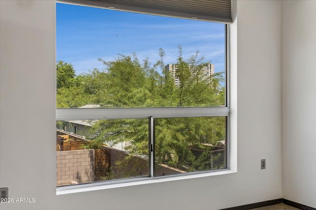 727 E PORTLAND Street 33, Phoenix, AZ 85006