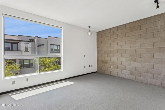 727 E PORTLAND Street 33, Phoenix, AZ 85006