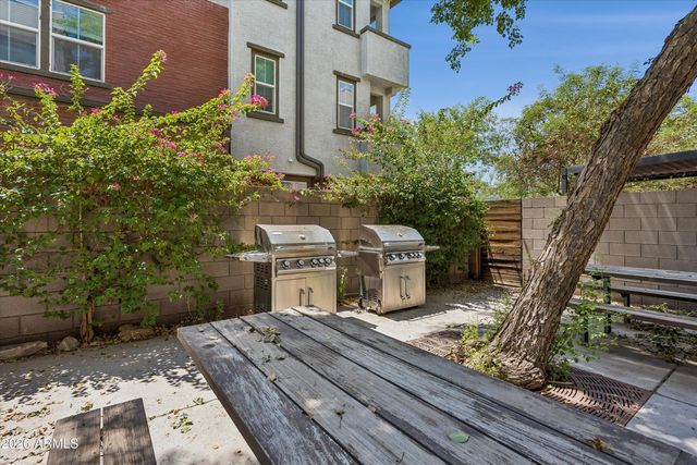 727 E PORTLAND Street 33, Phoenix, AZ 85006