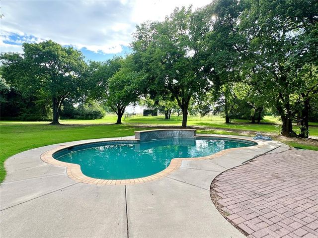 44303 Hardesty Road, Shawnee, OK 74801