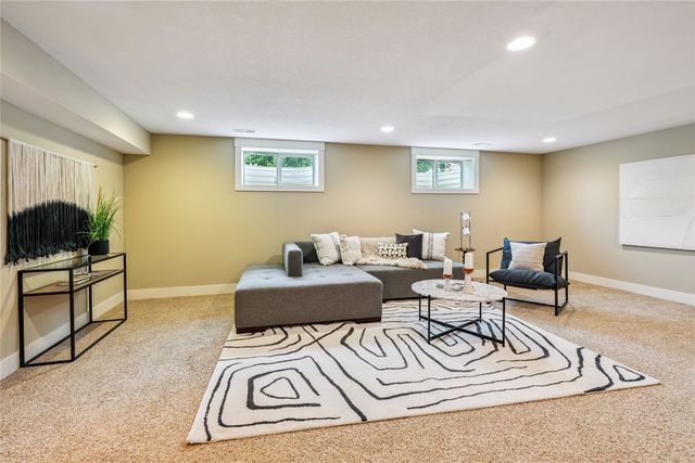 4412 125th Street, Urbandale, IA 50323