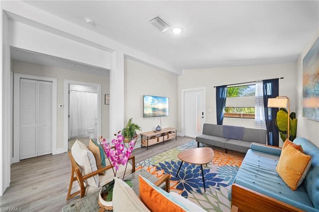 3260 Woodside AVE, Naples, FL 34112