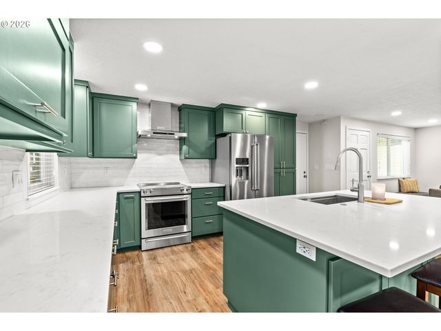 24705 PARKSIDE Dr, Veneta, OR 97487