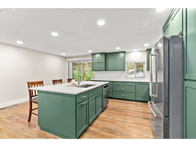 24705 PARKSIDE Dr, Veneta, OR 97487