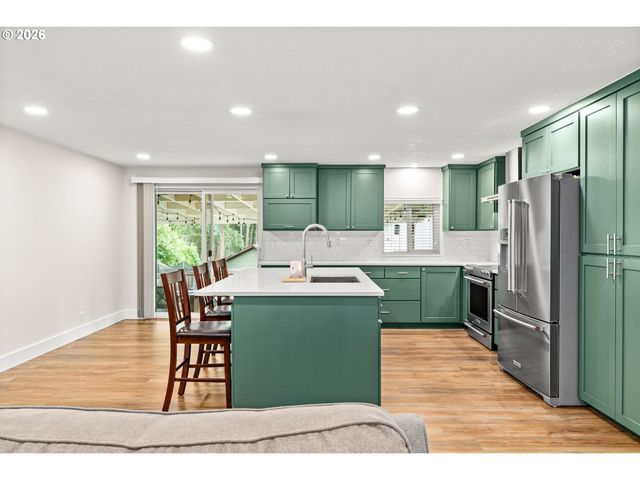 24705 PARKSIDE Dr, Veneta, OR 97487