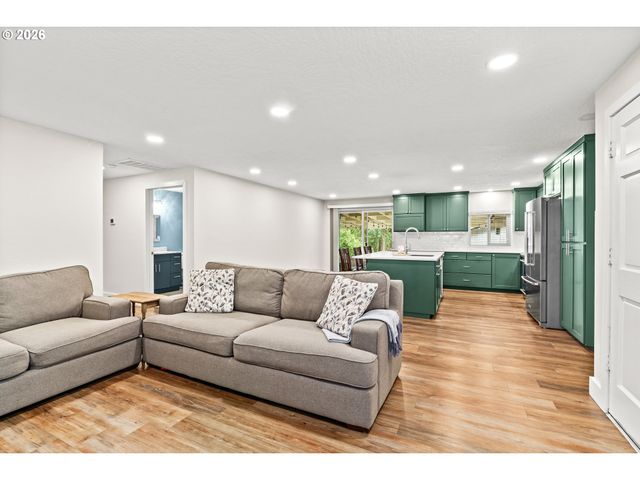 24705 PARKSIDE Dr, Veneta, OR 97487