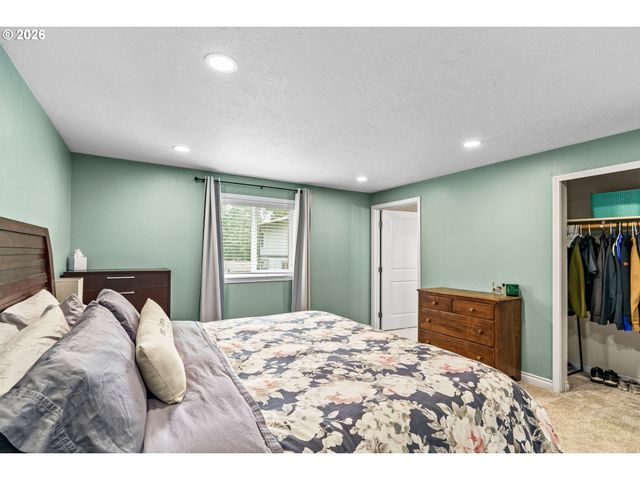 24705 PARKSIDE Dr, Veneta, OR 97487