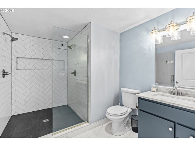 24705 PARKSIDE Dr, Veneta, OR 97487