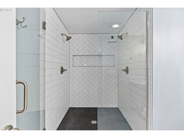 24705 PARKSIDE Dr, Veneta, OR 97487