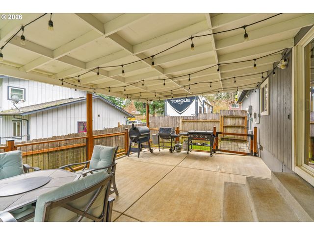 24705 PARKSIDE Dr, Veneta, OR 97487