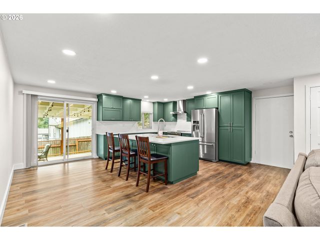 24705 PARKSIDE Dr, Veneta, OR 97487