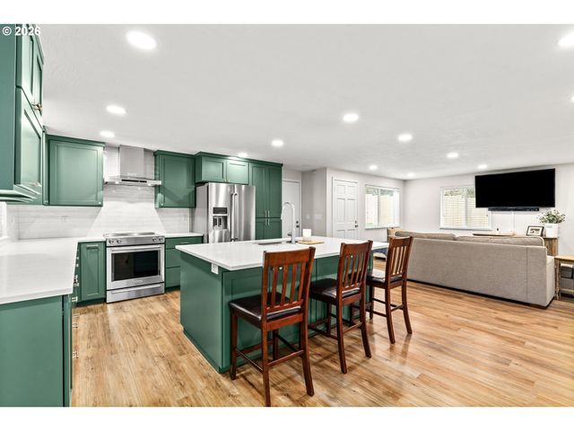 24705 PARKSIDE Dr, Veneta, OR 97487