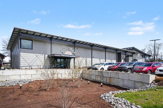 2925 Twin Lawn Dr, Nashville, TN 37214