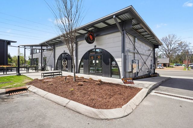 2925 Twin Lawn Dr, Nashville, TN 37214