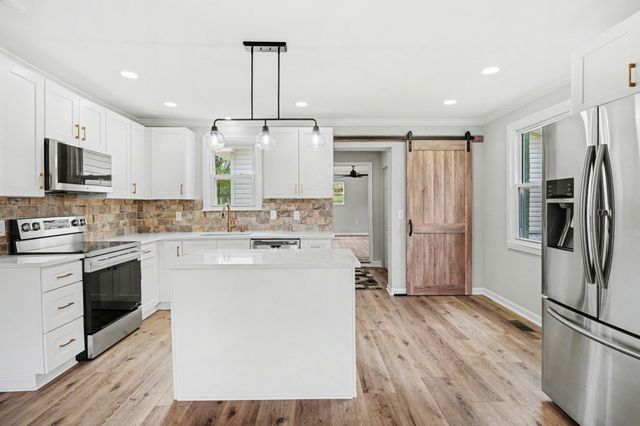 2925 Twin Lawn Dr, Nashville, TN 37214