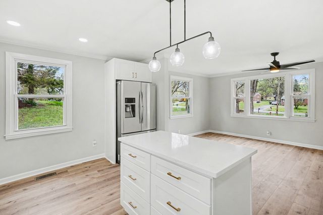 2925 Twin Lawn Dr, Nashville, TN 37214