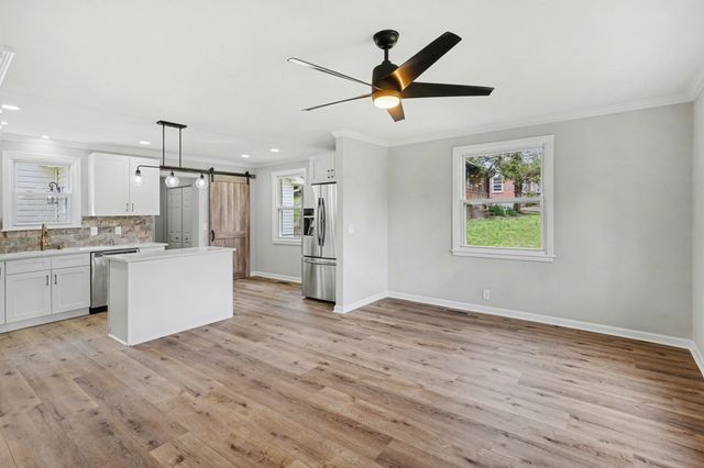 2925 Twin Lawn Dr, Nashville, TN 37214