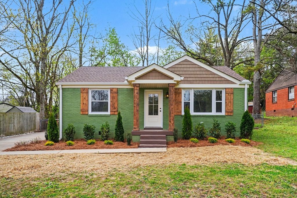 2925 Twin Lawn Dr, Nashville, TN 37214