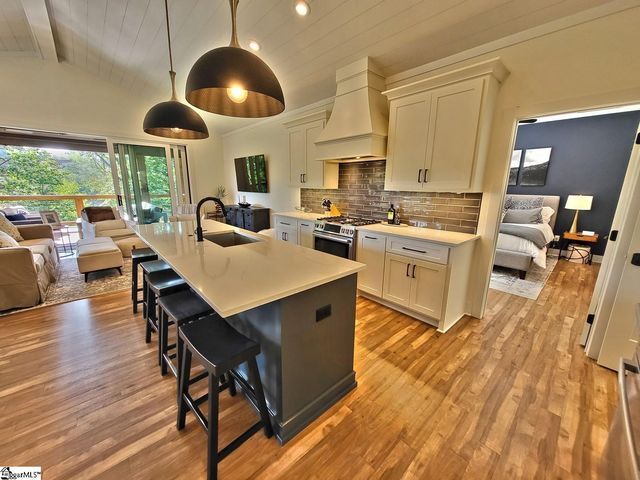 366 Hideaway Cove Drive, Seneca, SC 29672