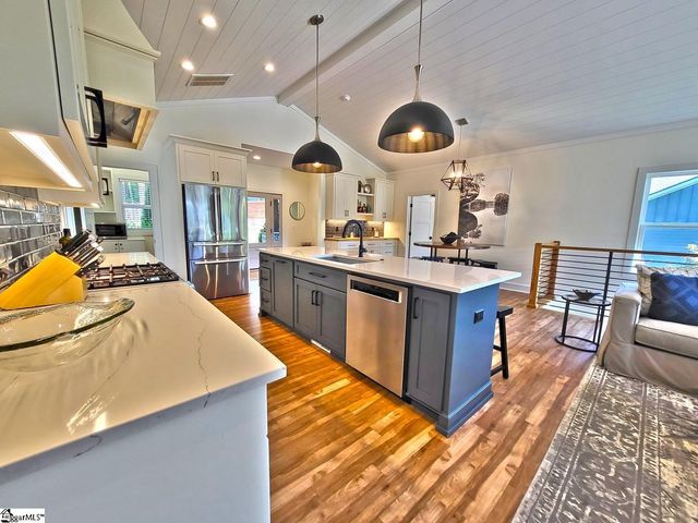 366 Hideaway Cove Drive, Seneca, SC 29672