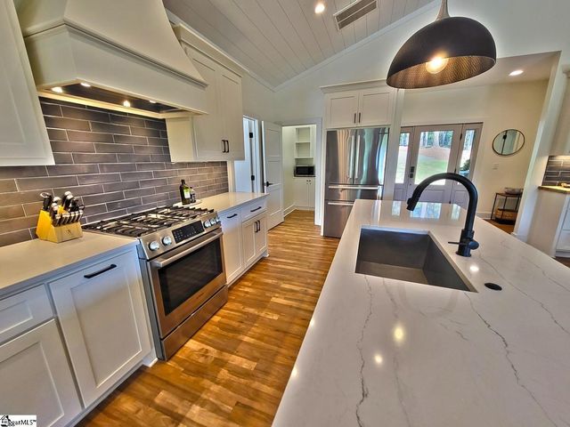 366 Hideaway Cove Drive, Seneca, SC 29672