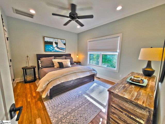 366 Hideaway Cove Drive, Seneca, SC 29672