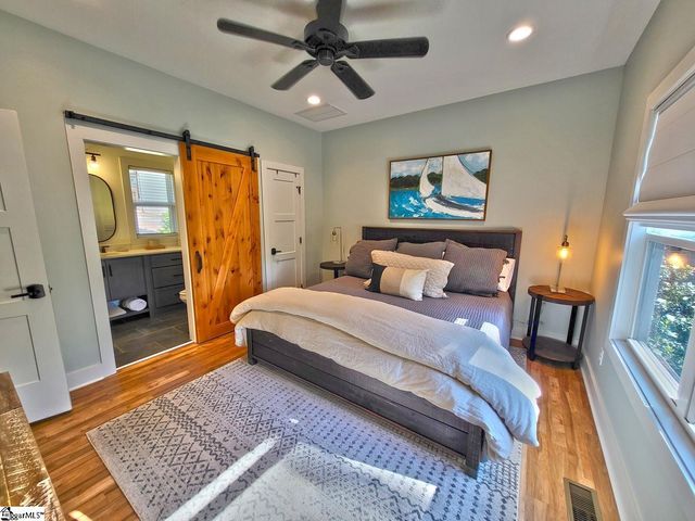 366 Hideaway Cove Drive, Seneca, SC 29672