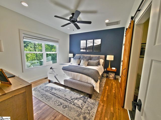 366 Hideaway Cove Drive, Seneca, SC 29672