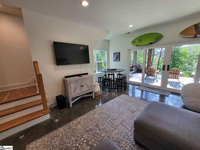 366 Hideaway Cove Drive, Seneca, SC 29672