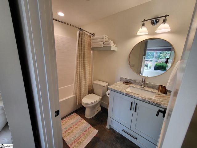 366 Hideaway Cove Drive, Seneca, SC 29672