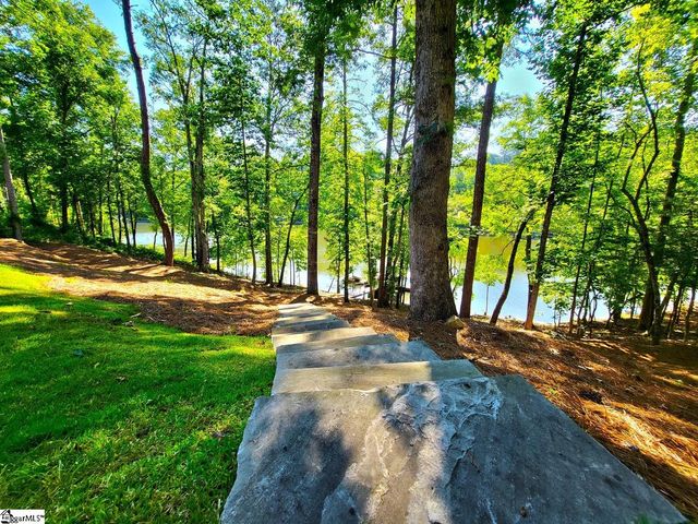 366 Hideaway Cove Drive, Seneca, SC 29672