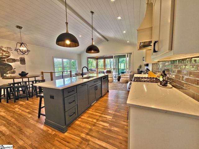 366 Hideaway Cove Drive, Seneca, SC 29672