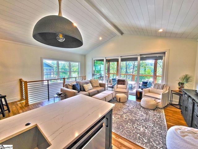 366 Hideaway Cove Drive, Seneca, SC 29672