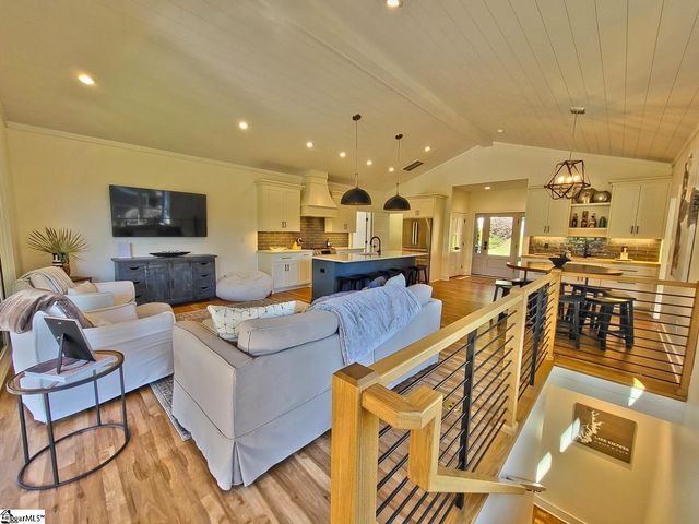 366 Hideaway Cove Drive, Seneca, SC 29672
