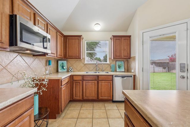 102 Thompson TRL, Bastrop, TX 78602