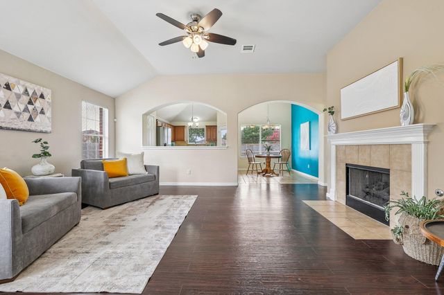 102 Thompson TRL, Bastrop, TX 78602