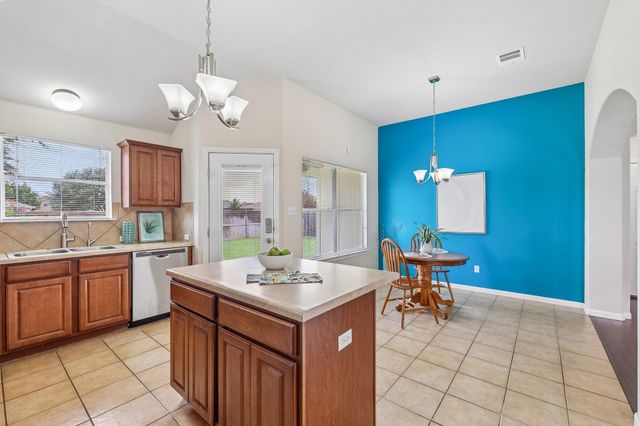 102 Thompson TRL, Bastrop, TX 78602