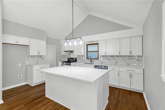 14842 W 90th Terrace, Lenexa, KS 66215