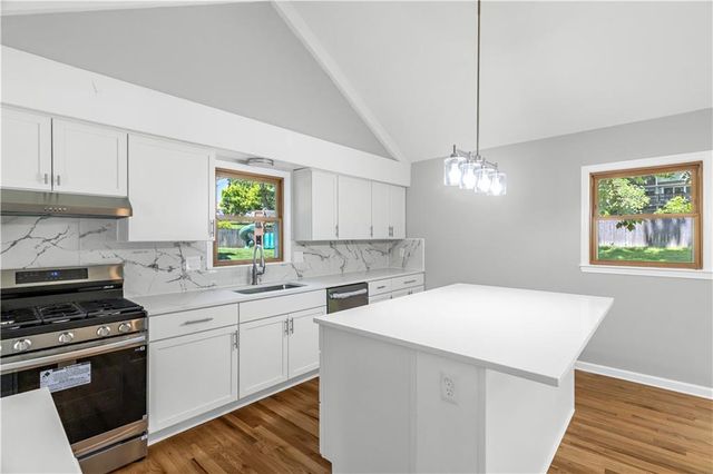 14842 W 90th Terrace, Lenexa, KS 66215