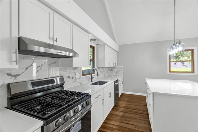 14842 W 90th Terrace, Lenexa, KS 66215