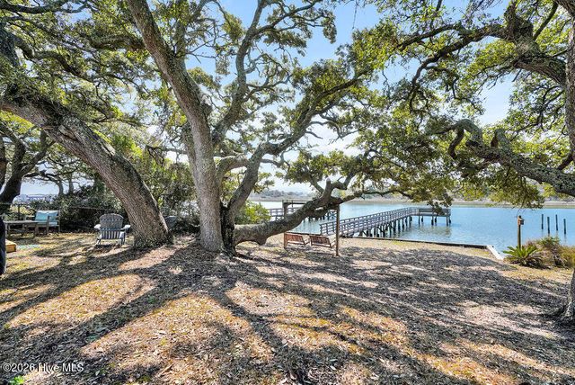 421 Lockwood Folly Road SE, Bolivia, NC 28422