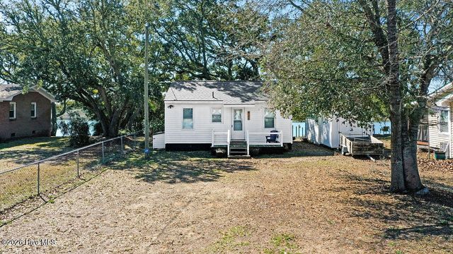 421 Lockwood Folly Road SE, Bolivia, NC 28422