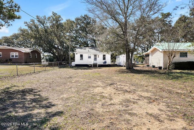 421 Lockwood Folly Road SE, Bolivia, NC 28422