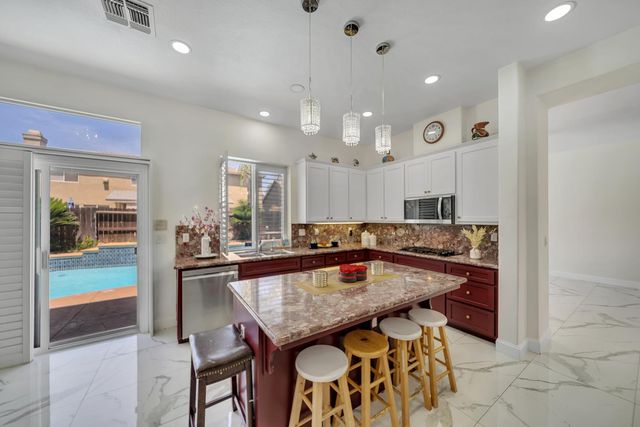 2105 Steinbeck, Modesto, CA 95356
