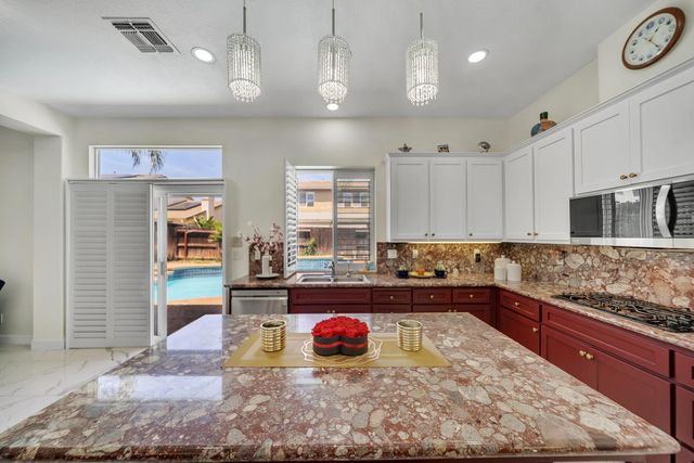 2105 Steinbeck, Modesto, CA 95356