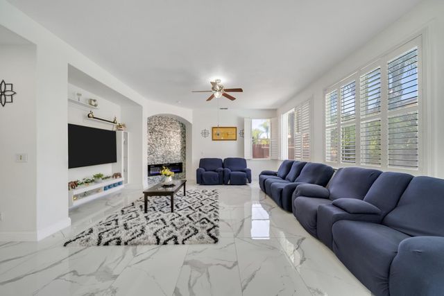 2105 Steinbeck, Modesto, CA 95356